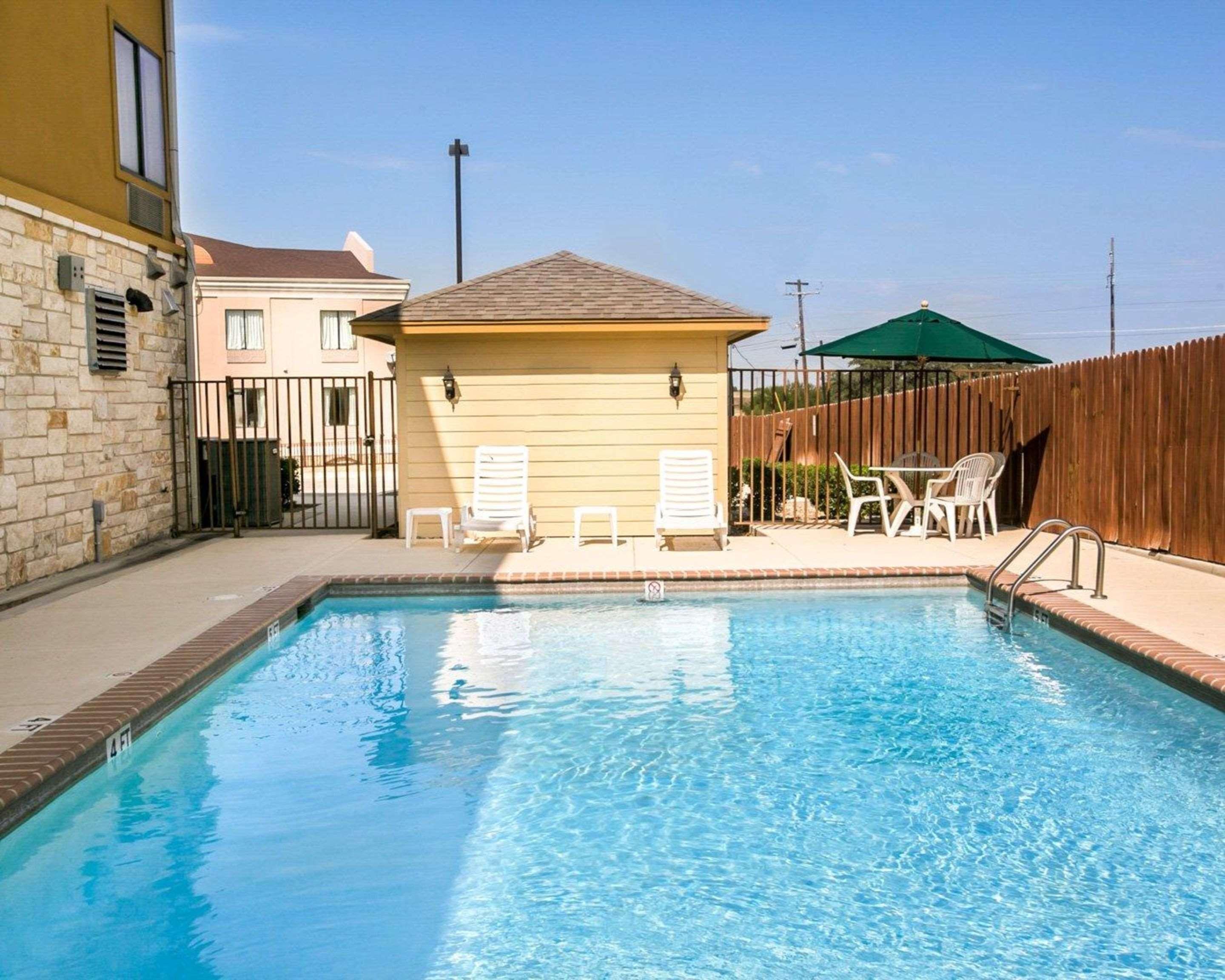 Sleep Inn & Suites Gonzales Near Palmetto State Park Exteriör bild